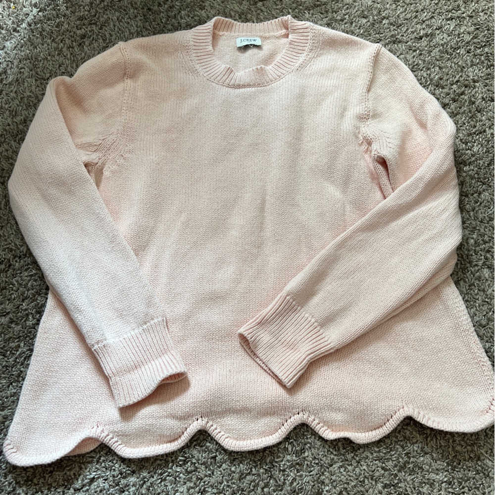 Adorable scalloped hem J Crew sweater
